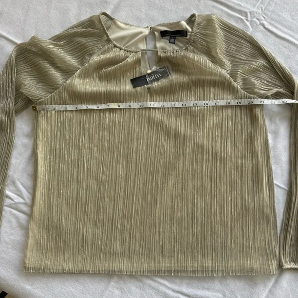 NWT White House Black Market Crinkle Top Ecru/Gold/Silver Balloon Long Sleeve L - Picture 7 of 11